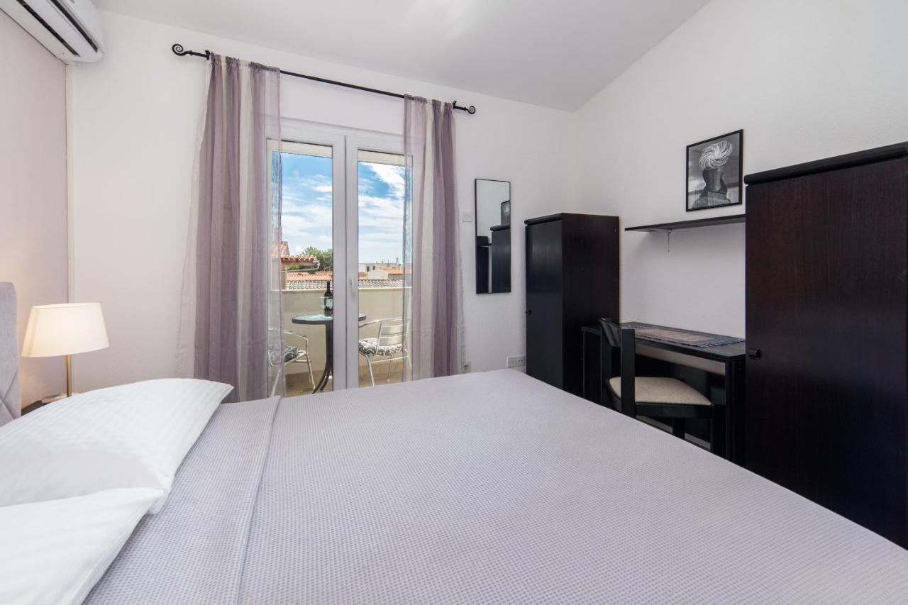 Apartments Divna Baška Voda Eksteriør bilde