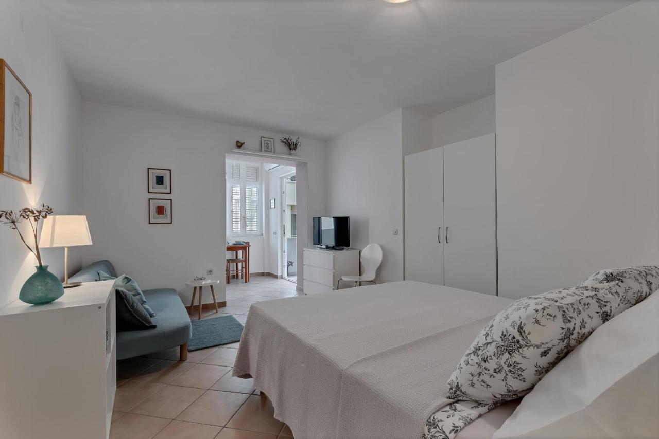 Apartments Divna Baška Voda Eksteriør bilde