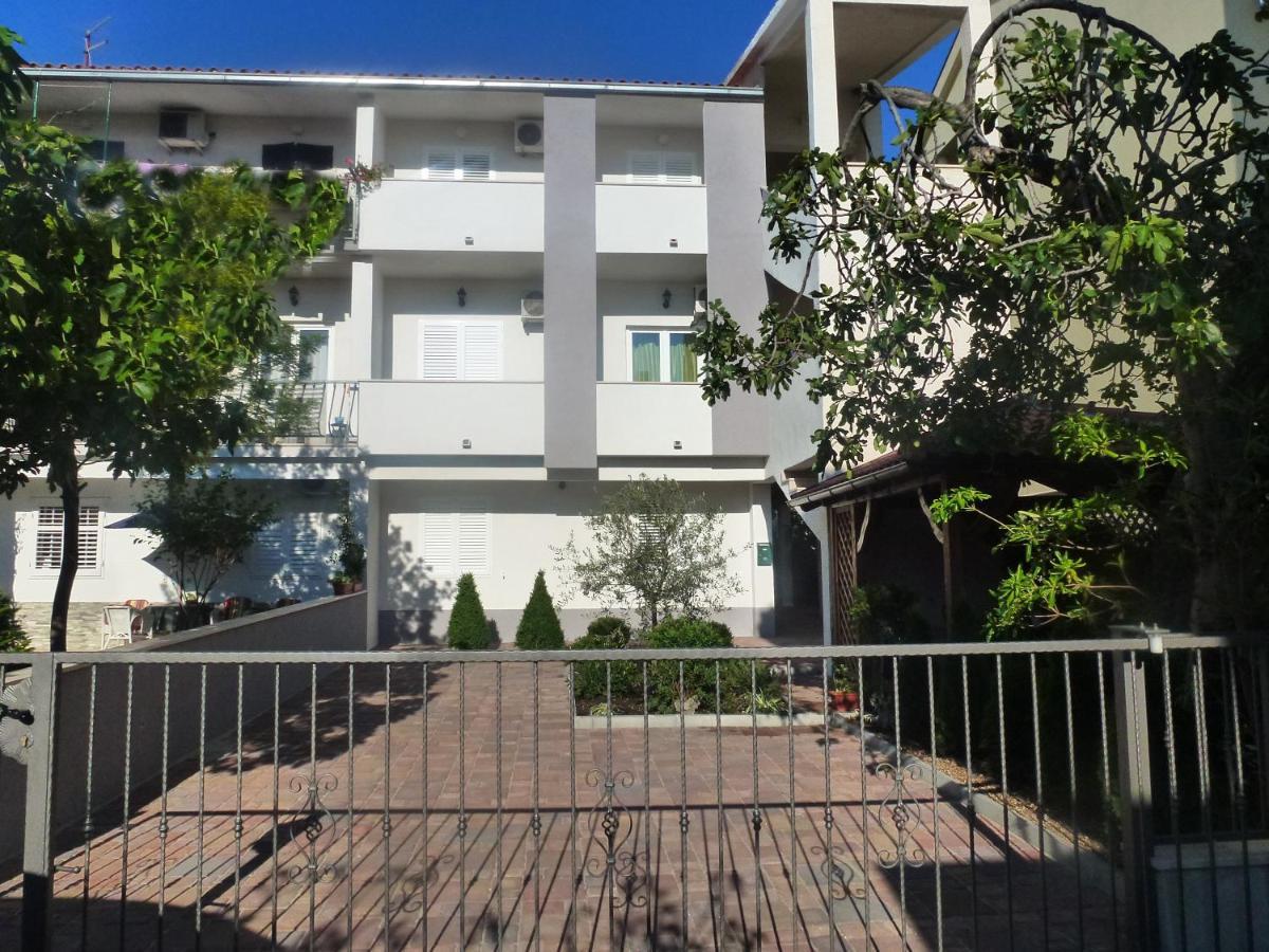 Apartments Divna Baška Voda Eksteriør bilde