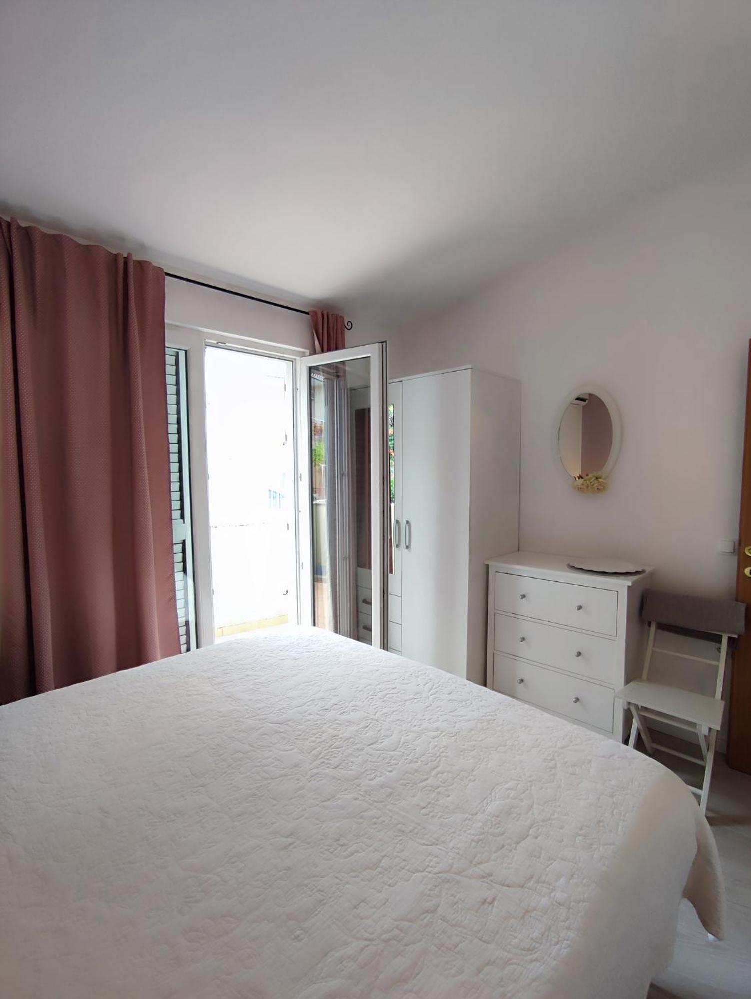 Apartments Divna Baška Voda Eksteriør bilde